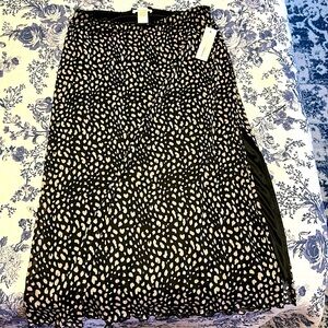 Urban romantics size large slit skirt